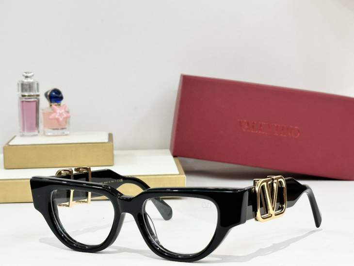 Picture of Valentino Sunglasses _SKUfw71131816fw